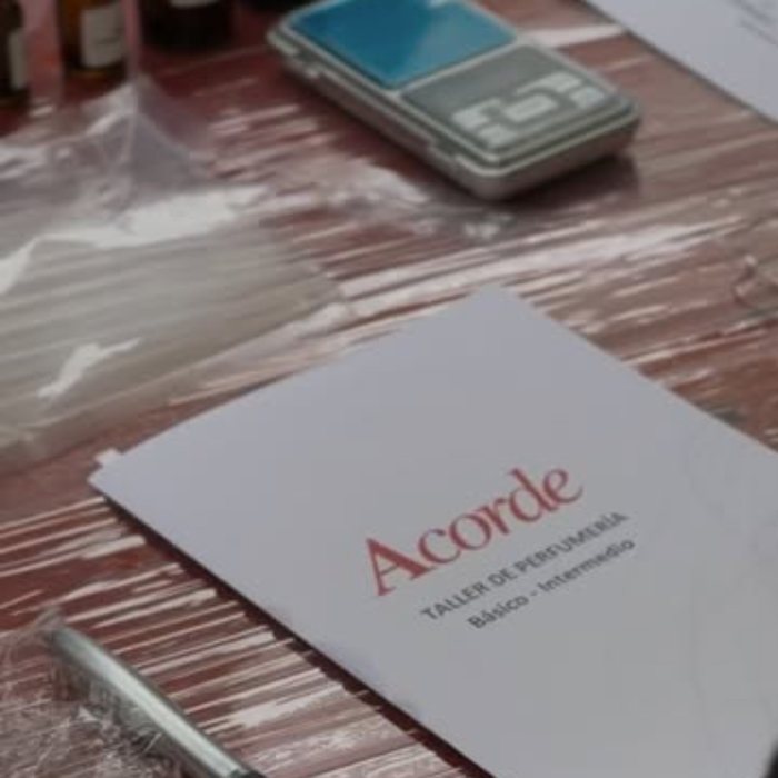 Cuaderno del taller de perfumería Acorde